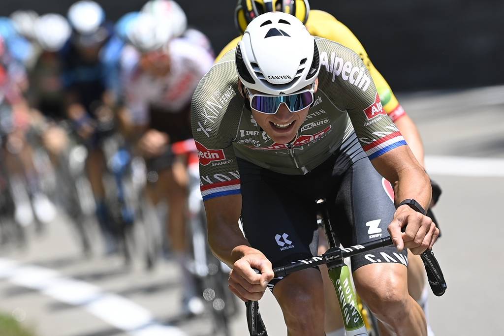 皇家社会后卫制胜关键时刻,边路传中助攻队友的简单介绍 皇家社会后卫制胜关键时刻,边路传中助攻队友的简单介绍