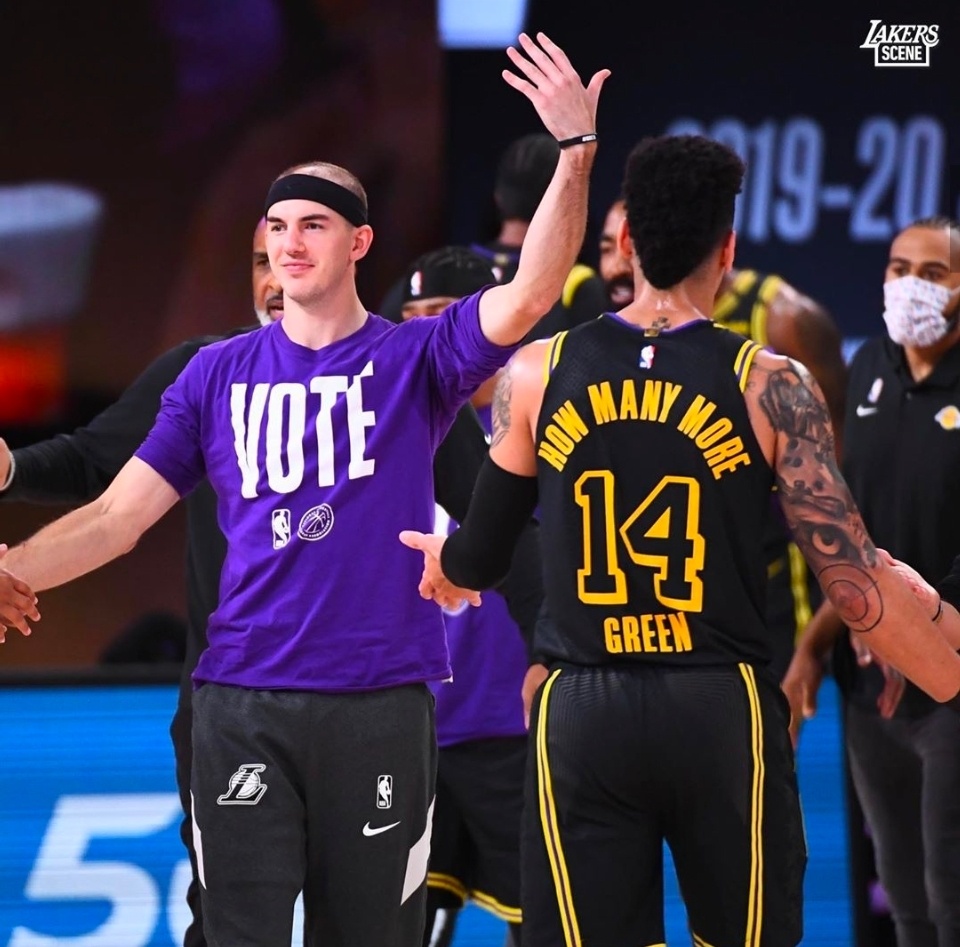 皇家社会后卫制胜关键时刻,边路传中助攻队友的简单介绍 皇家社会后卫制胜关键时刻,边路传中助攻队友的简单介绍