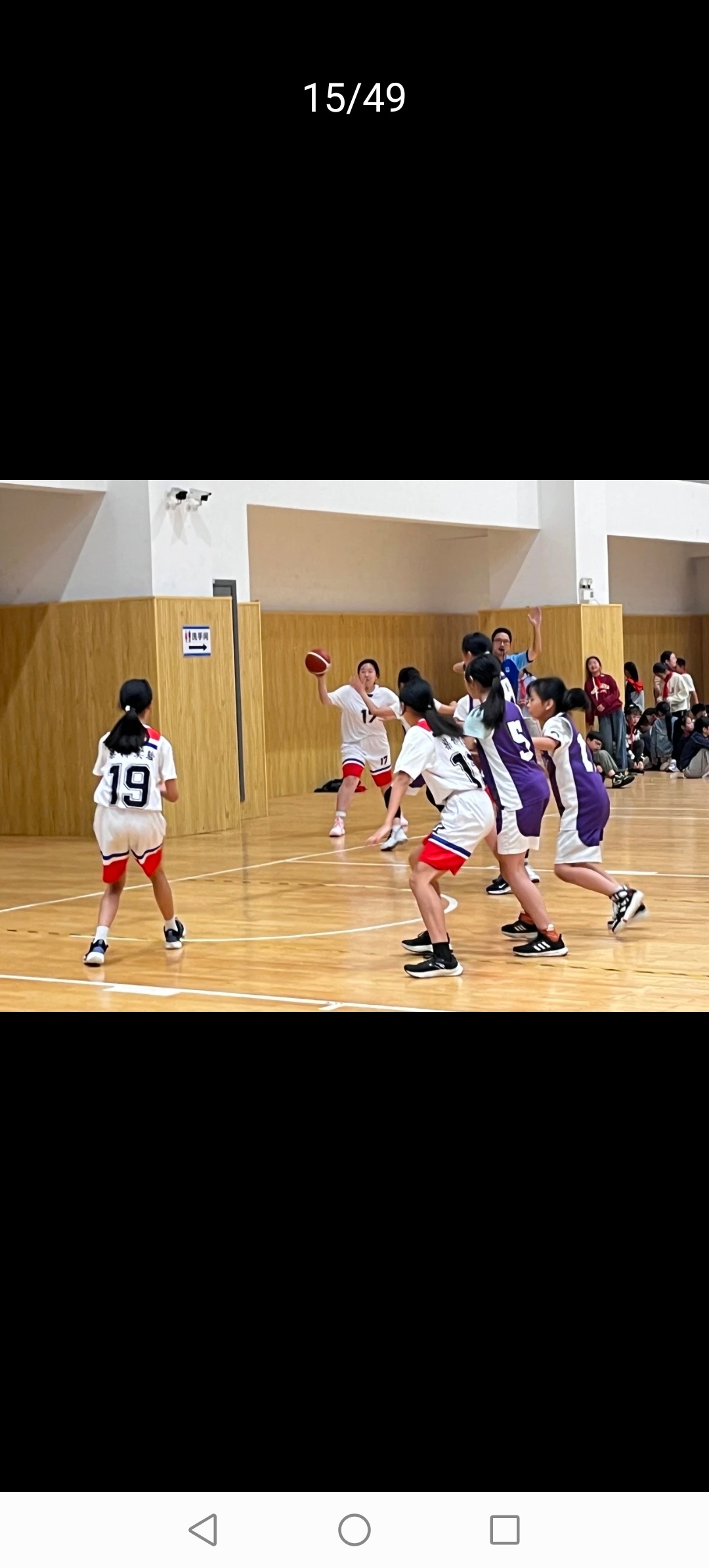 关于球员们斗志昂扬,全情投入篮球比赛,尽展风采的信息 关于球员们斗志昂扬,全情投入篮球比赛,尽展风采的信息