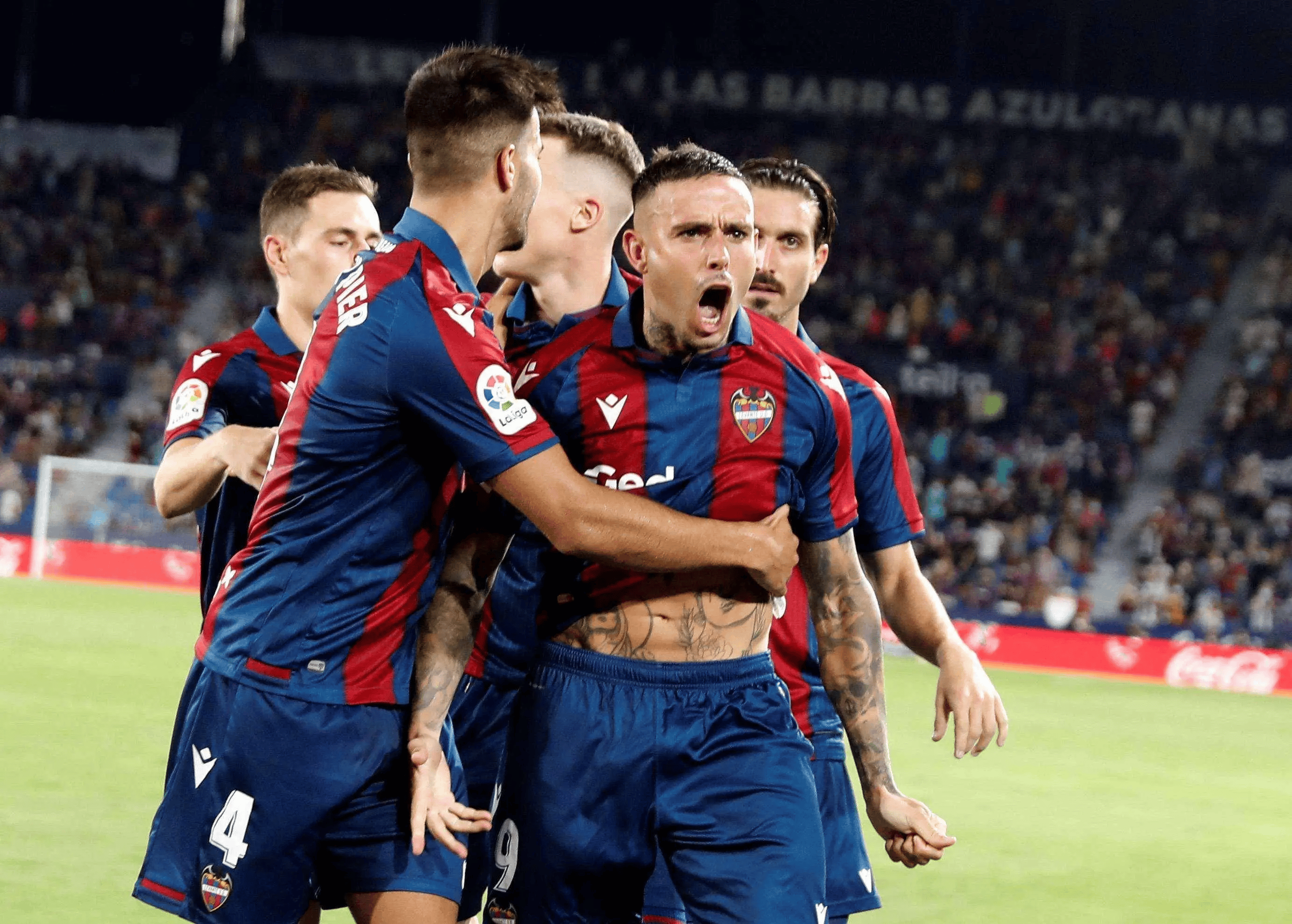 拜仁慕尼黑在榜首保持领先地位