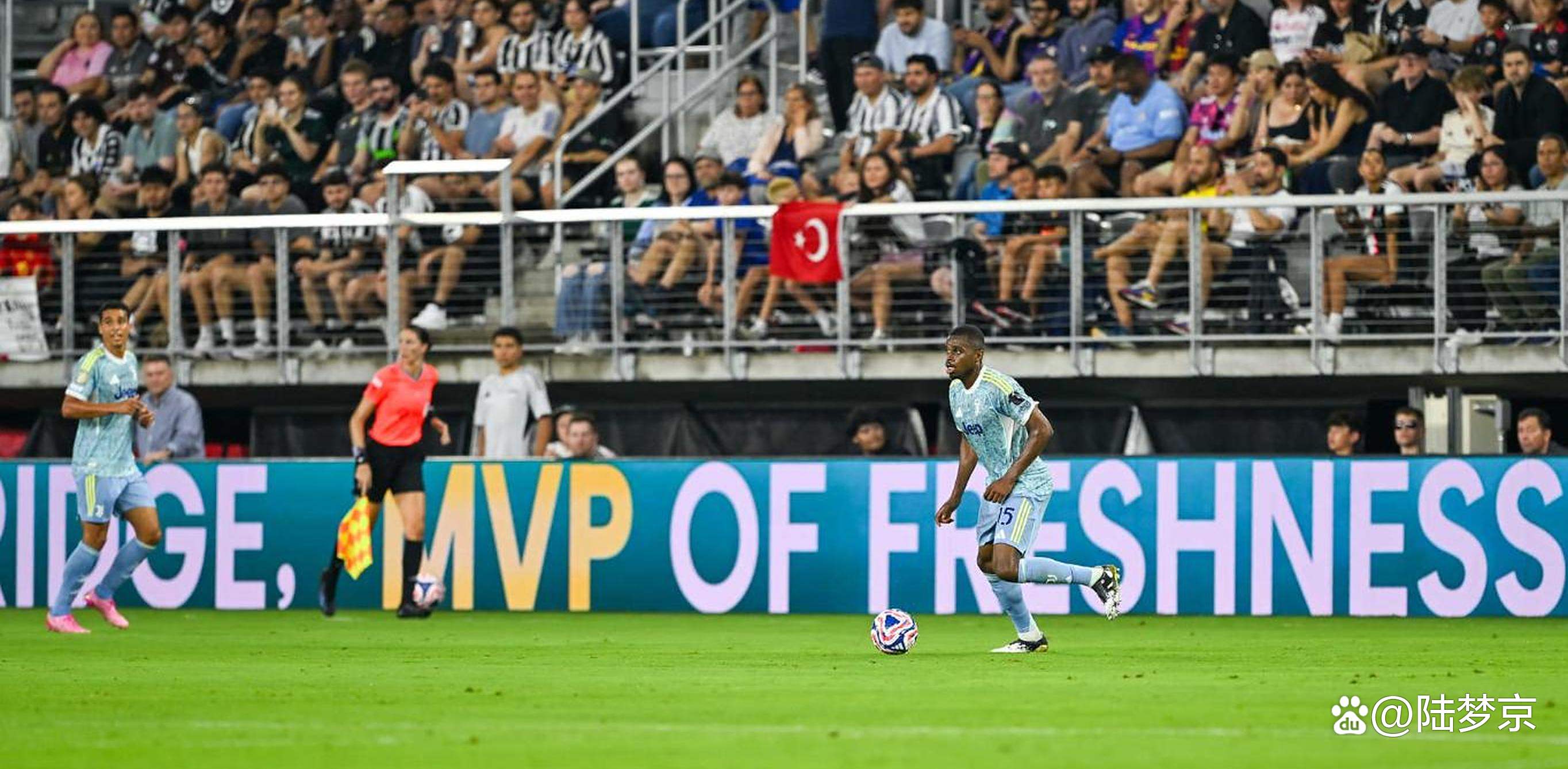 尤文图斯再度晋级,球迷欢呼不已的简单介绍 尤文图斯再度晋级,球迷欢呼不已的简单介绍