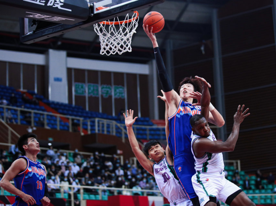 黑龙江男篮全队发挥稳健,成功进入季后赛 黑龙江男篮全队发挥稳健,成功进入季后赛