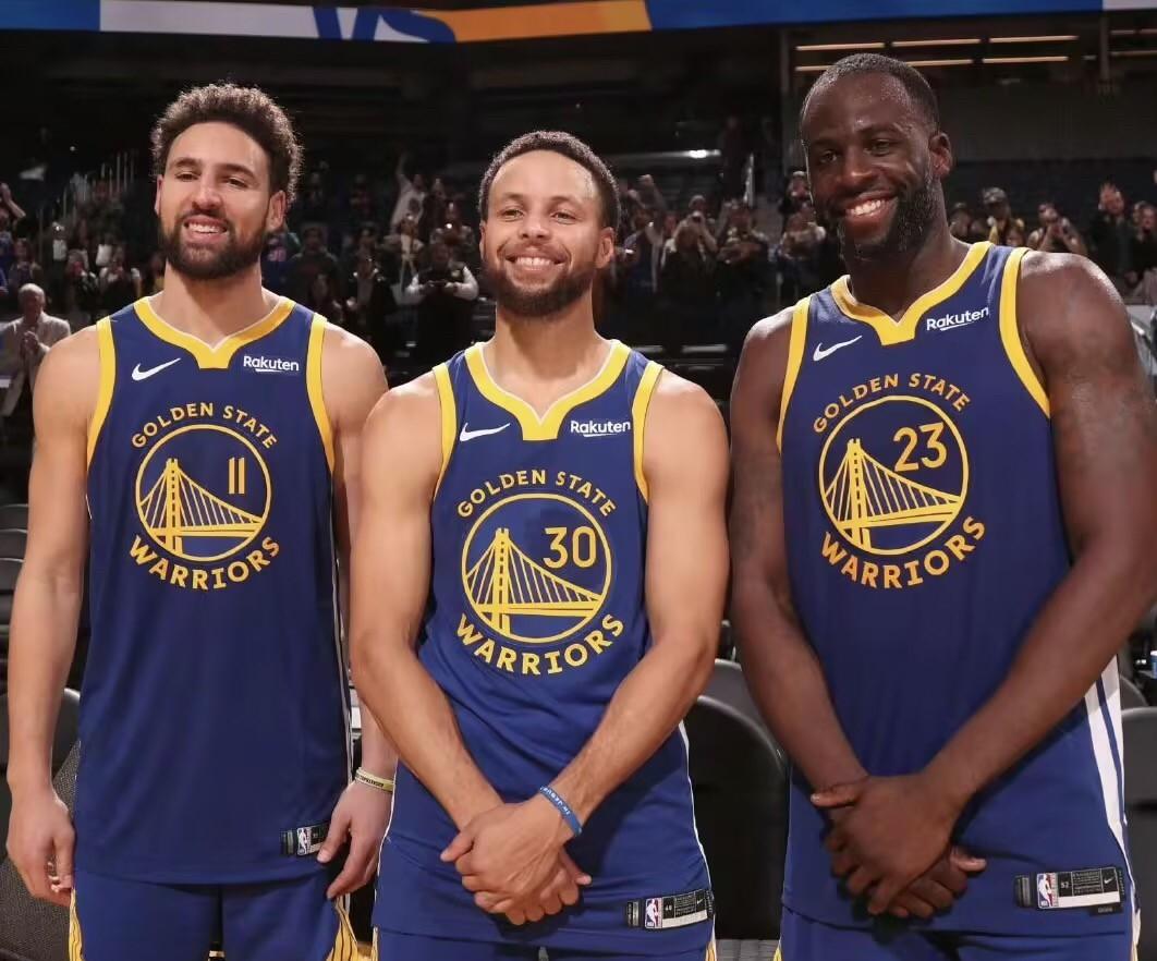 包含勇士完成五笔2换1大交易,在新赛季再次集结超级阵容的词条 包含勇士完成五笔2换1大交易,在新赛季再次集结超级阵容的词条