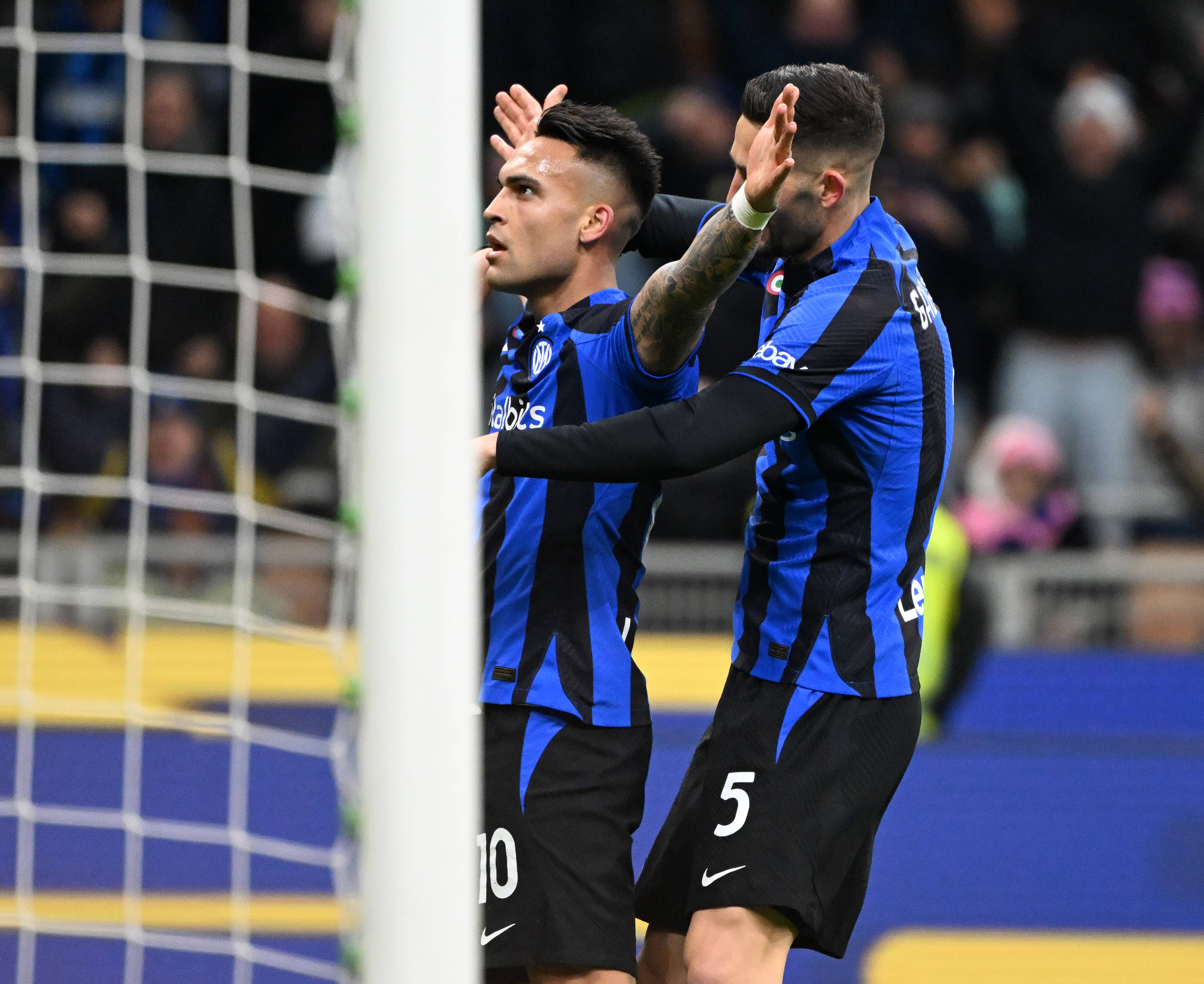 包含国际米兰爆冷瑞士,哈兰德一己之力扛起全队的词条 包含国际米兰爆冷瑞士,哈兰德一己之力扛起全队的词条