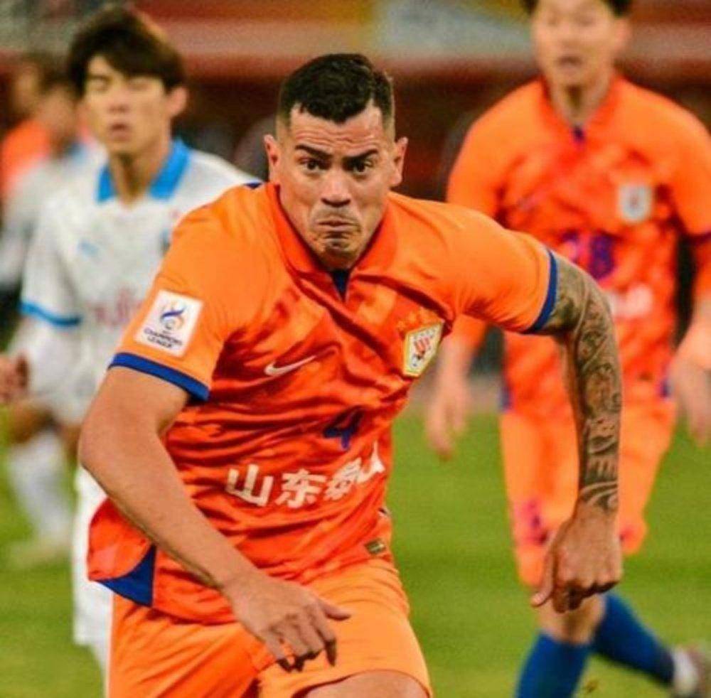 包含山东鲁能队淘汰赛准备锋线调整，为决赛做准备的词条