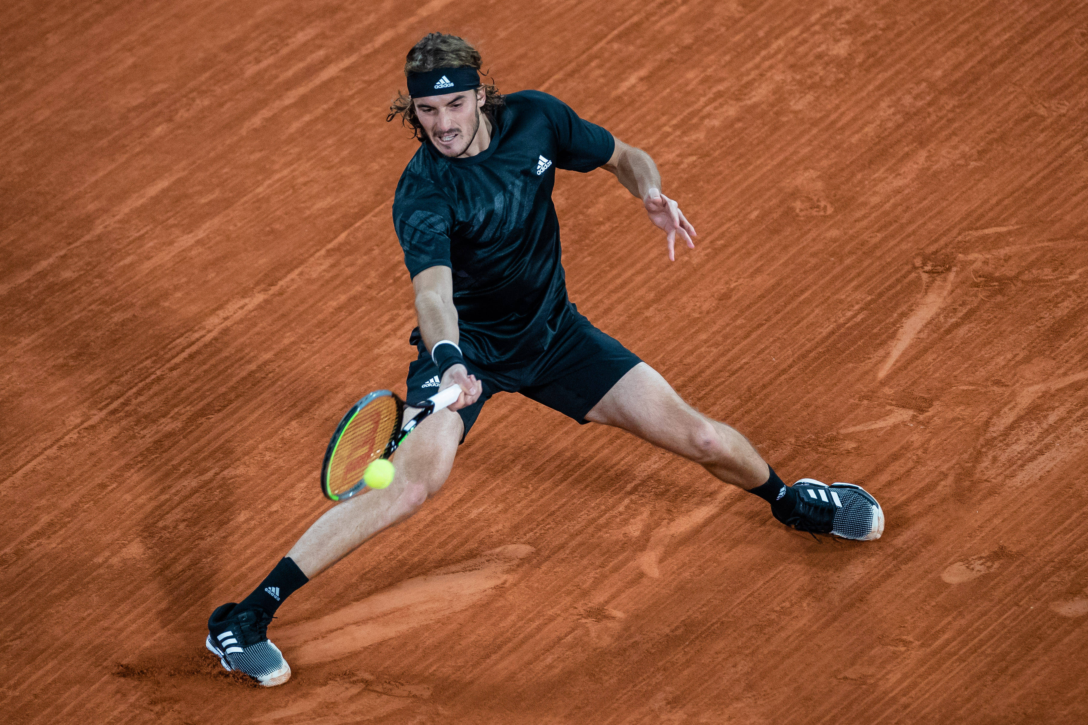 日本网球队完胜英国网球队，西西帕斯惊艳世界的简单介绍