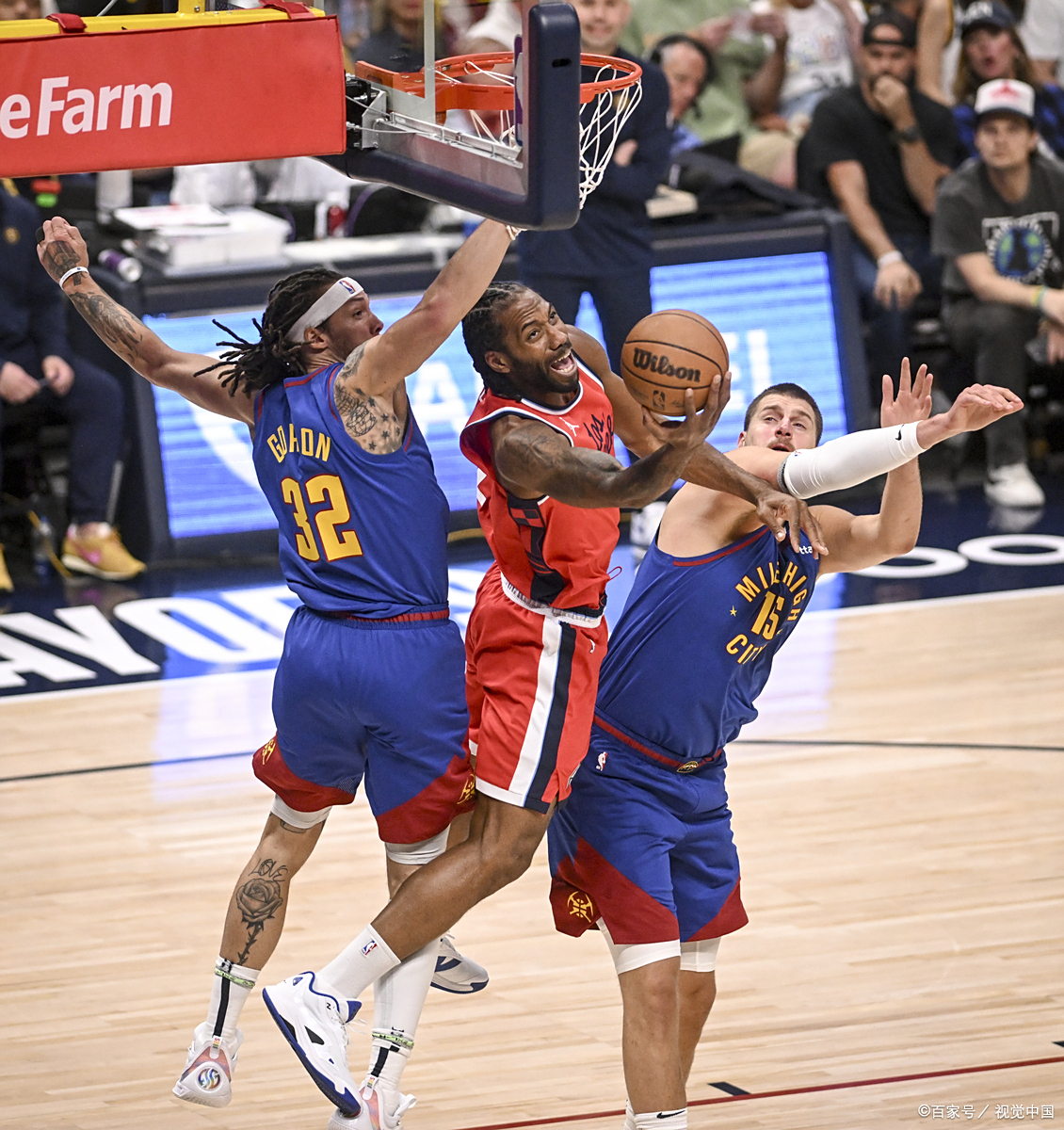 太阳险胜马刺,米切尔扛起全队 太阳险胜马刺,米切尔扛起全队