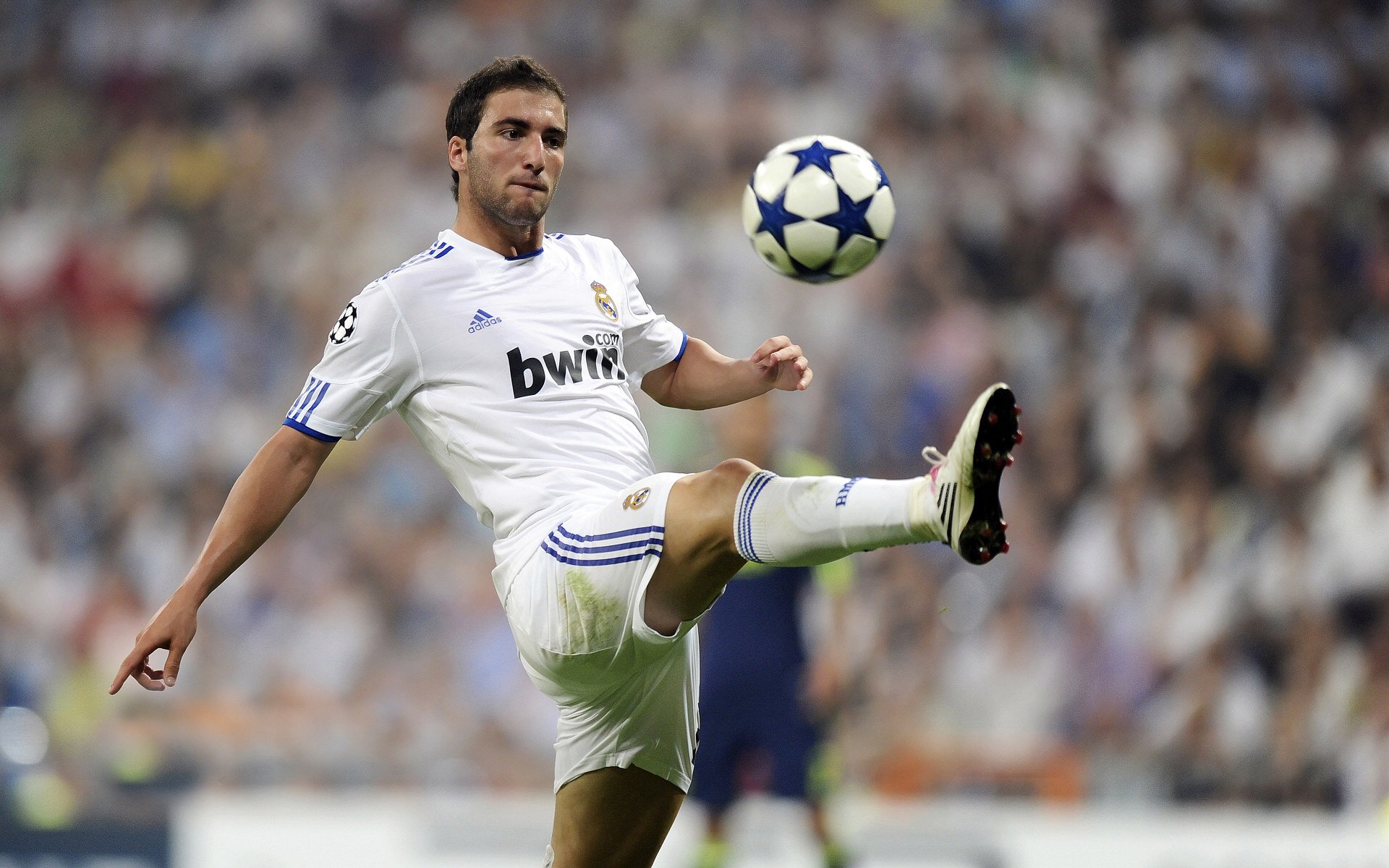 世界排名争夺战之夜，哈弗茨高光表现照亮胜利之路