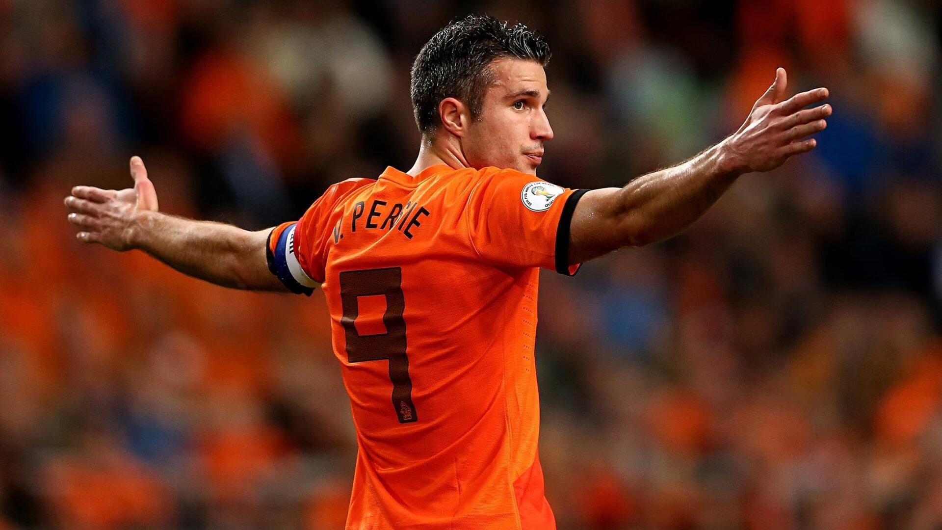 绿茵场与篮球馆的双重奏，英超争冠白热化，火箭升空击碎步行者