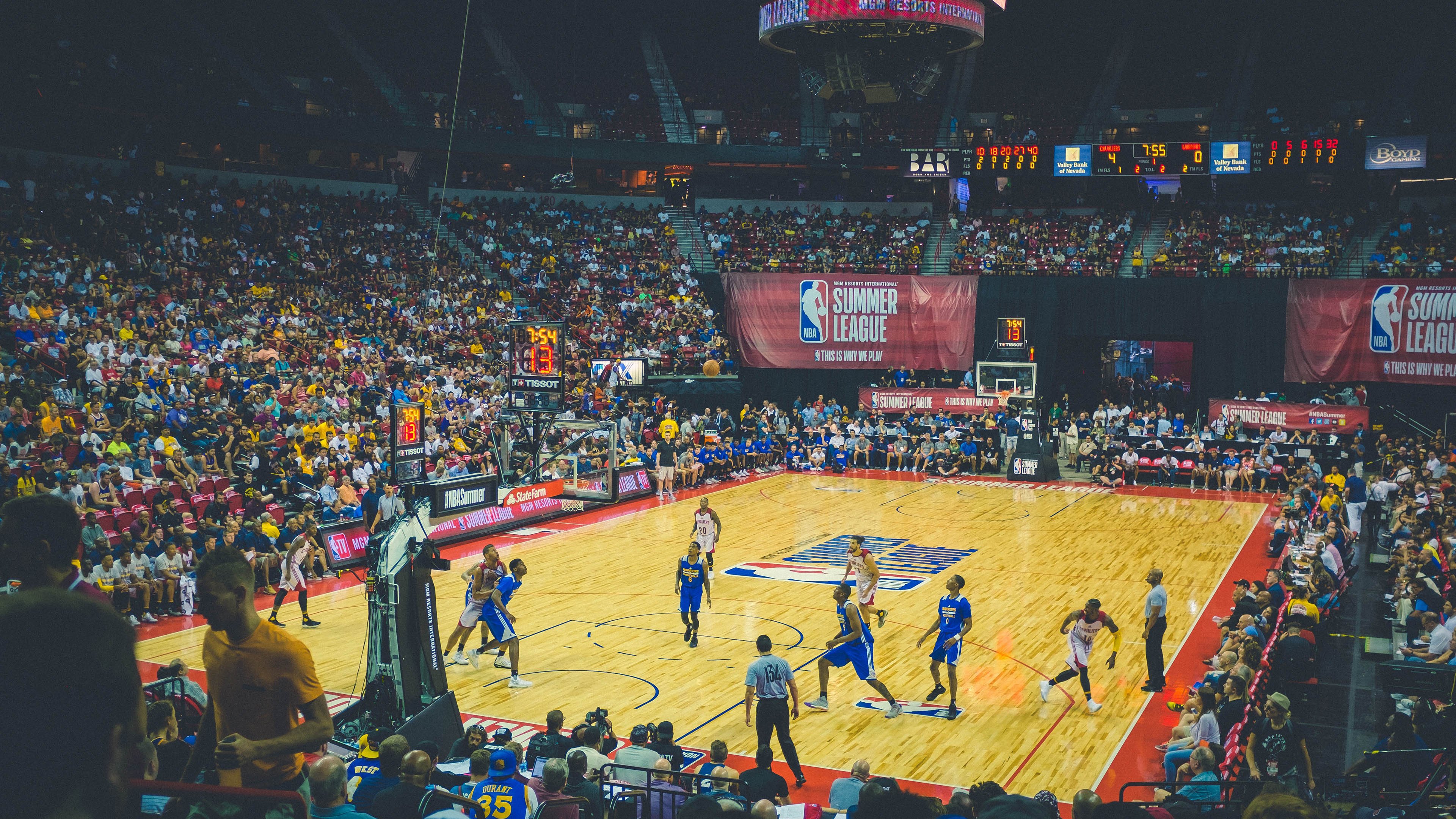 蛰伏后的风暴，拉文关键三分如蜂刺，黄蜂横扫国王显统治力