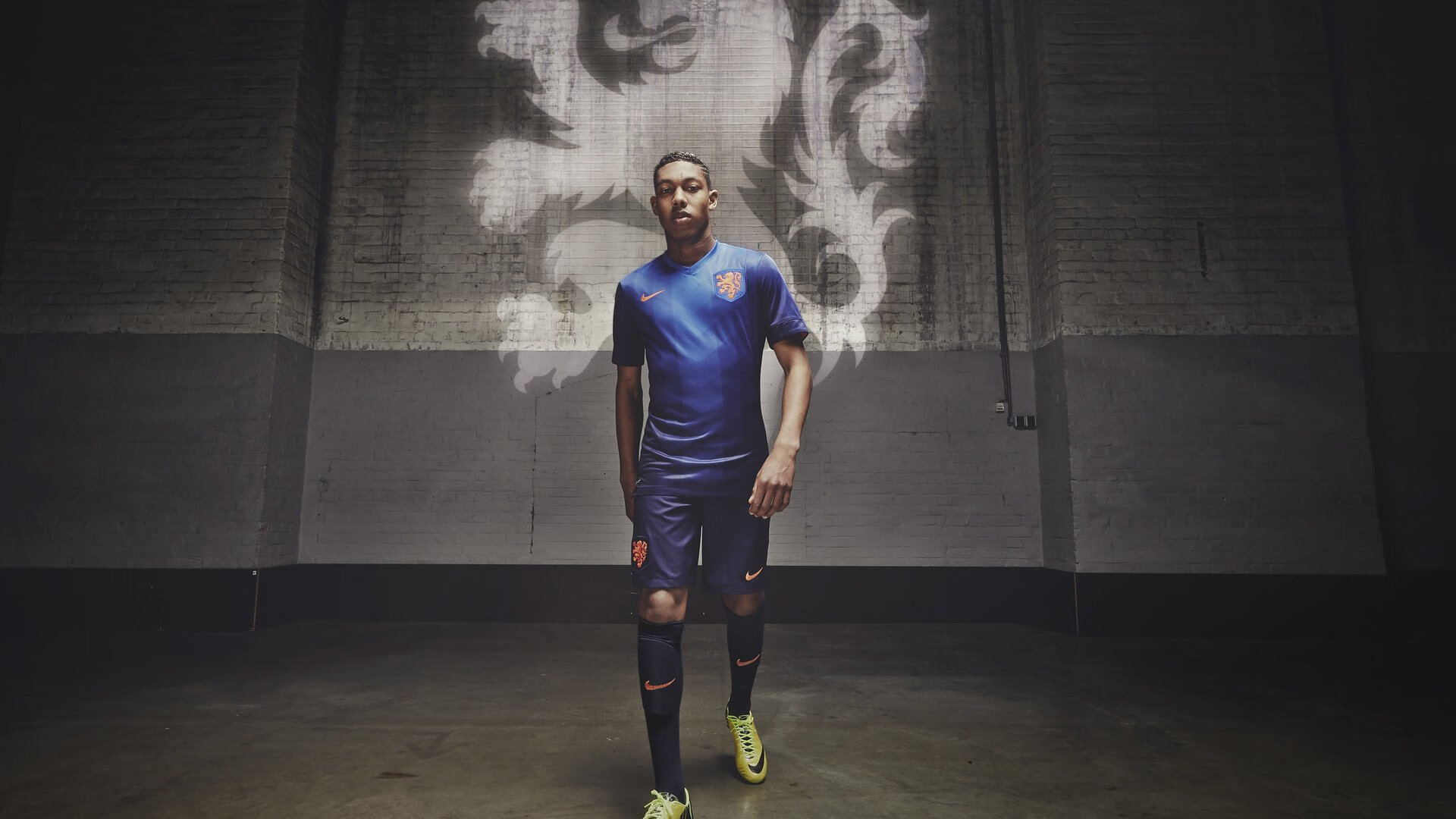 从波兰的稳健到姆巴佩的狂飙，足球世界中的掌控艺术